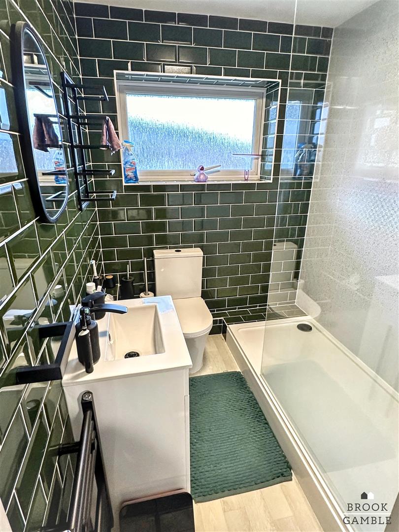 1 Bedroom Flat. Filching Road in Eastbourne, East Sussex 9